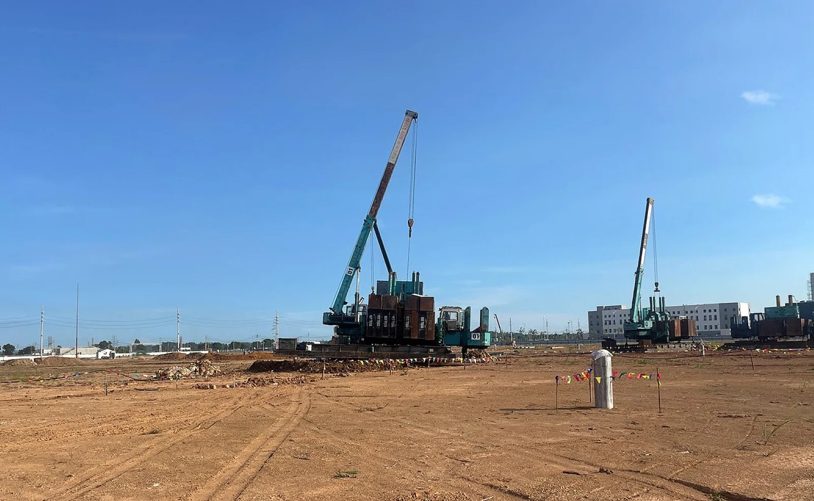 Công trường ép cọc quy mô lớn