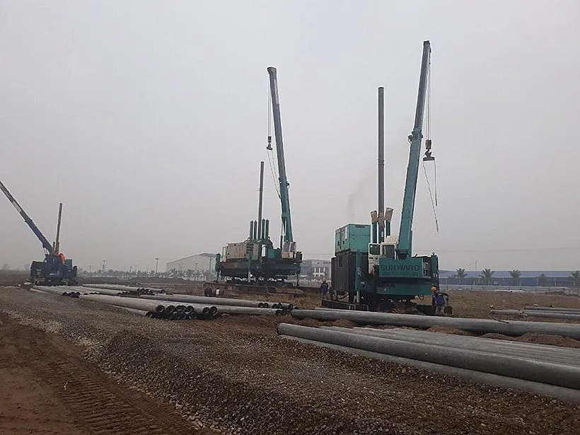 Máy ép cọc tại công trường